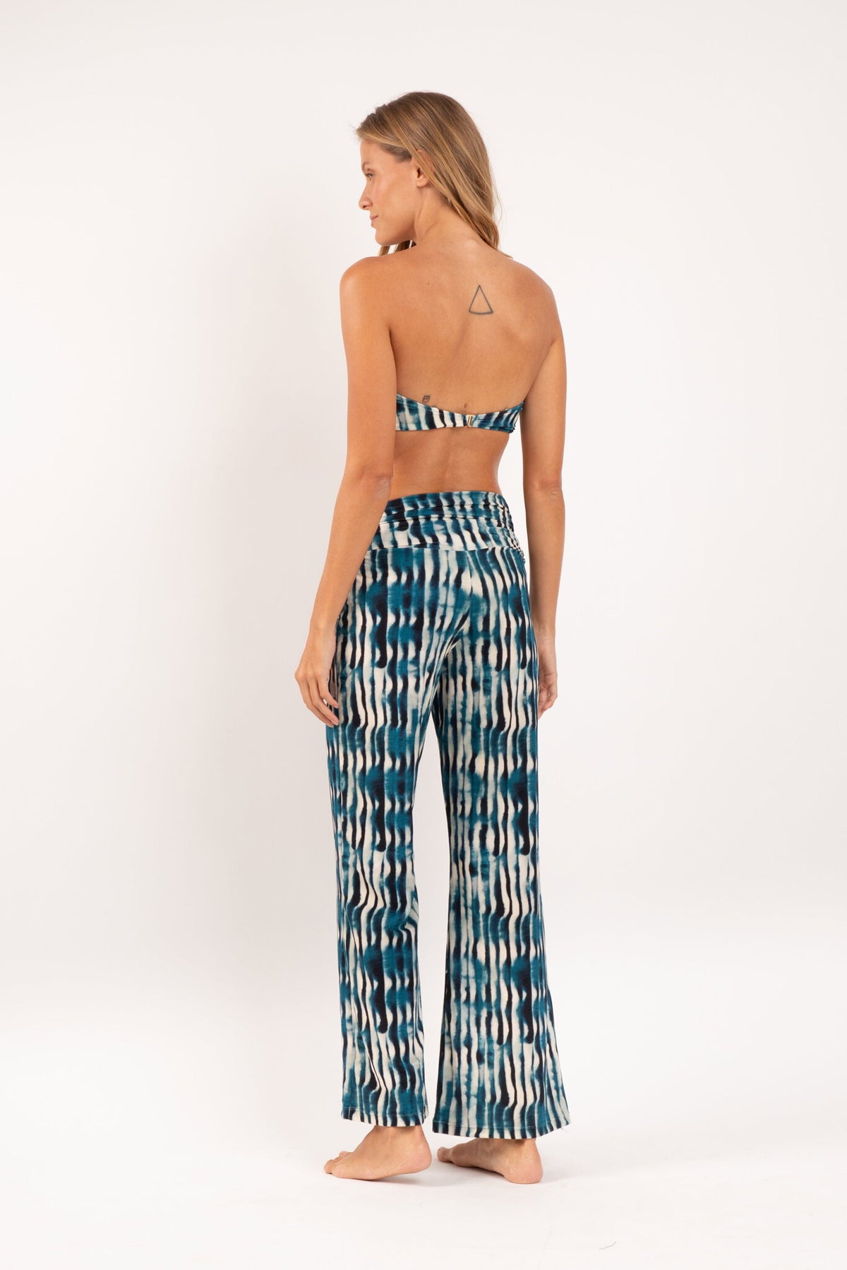 Model Back: Rio De Sol Pants Azule Murana Pants