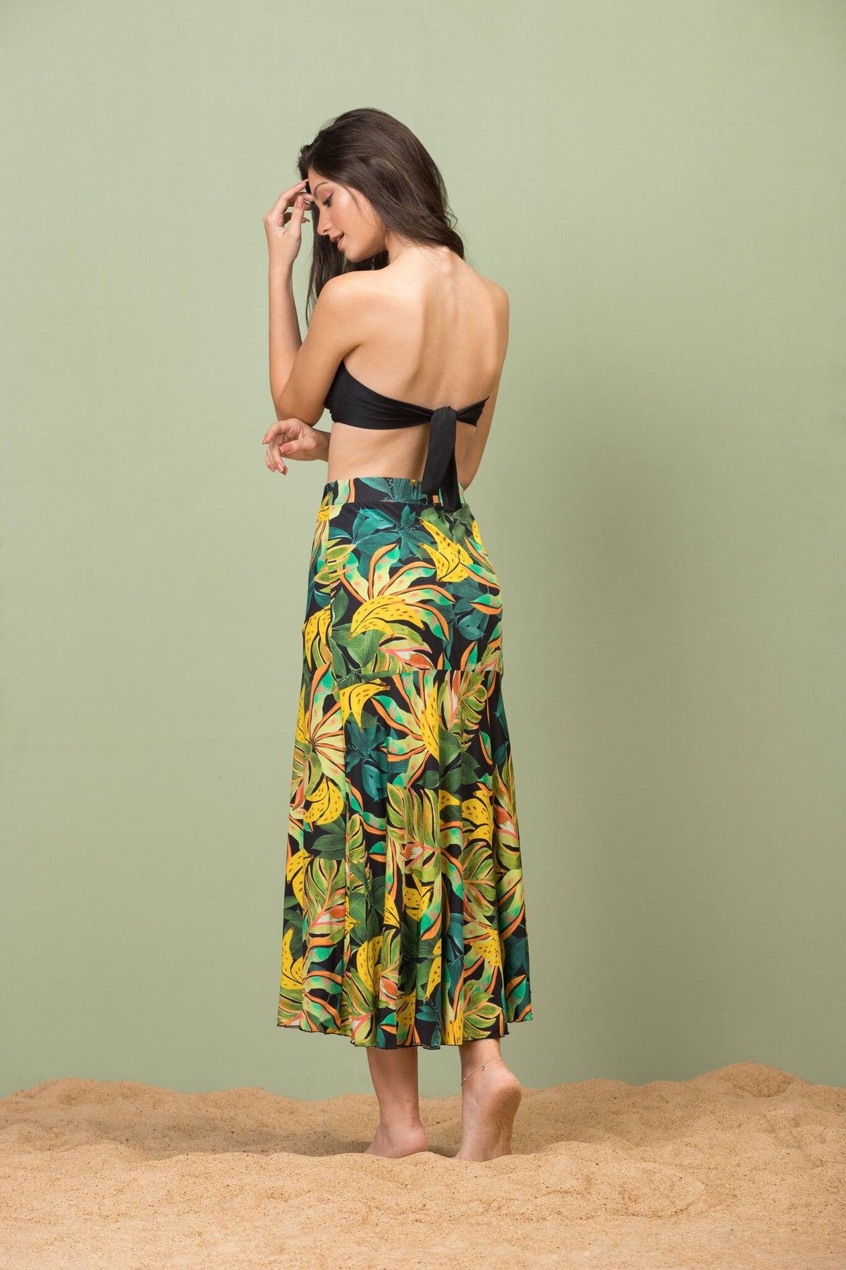 Model Back: La Playa Skirts Saia Babado Tropicool Preto