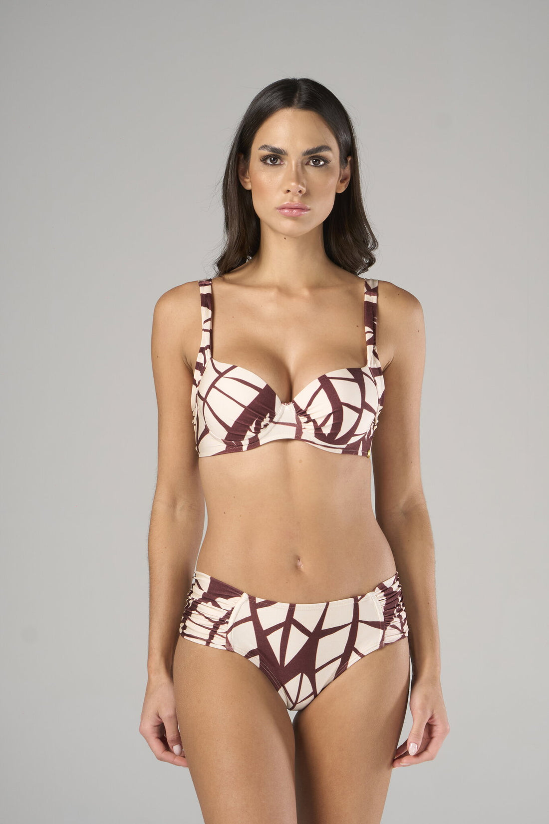 Model Front: Lua Morena Bikini Tops Top Folha-Do-Acai Meia-Taca-Sustencao