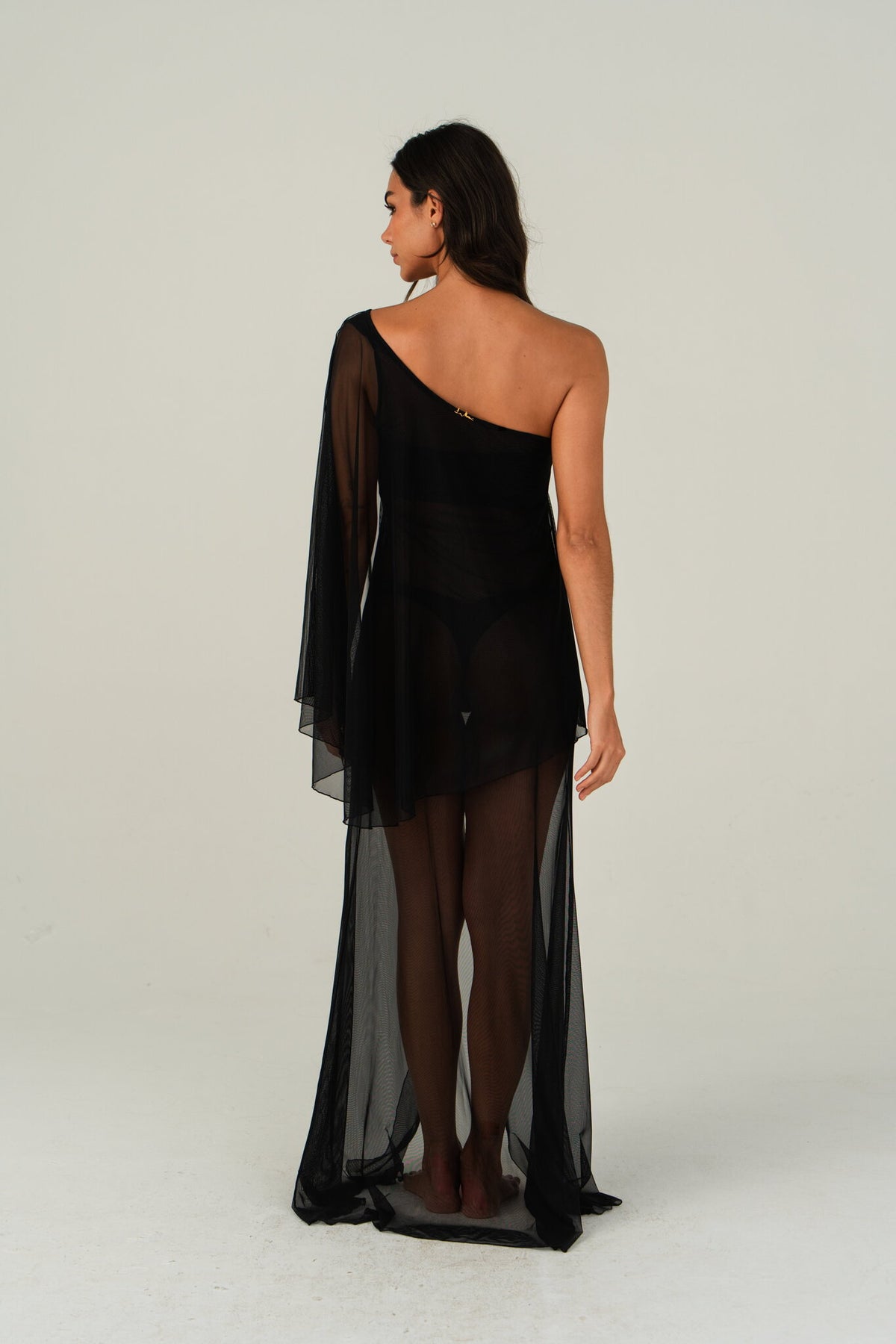 Model Back: Lua Morena Maxi Dresses Preto Transparent Dress