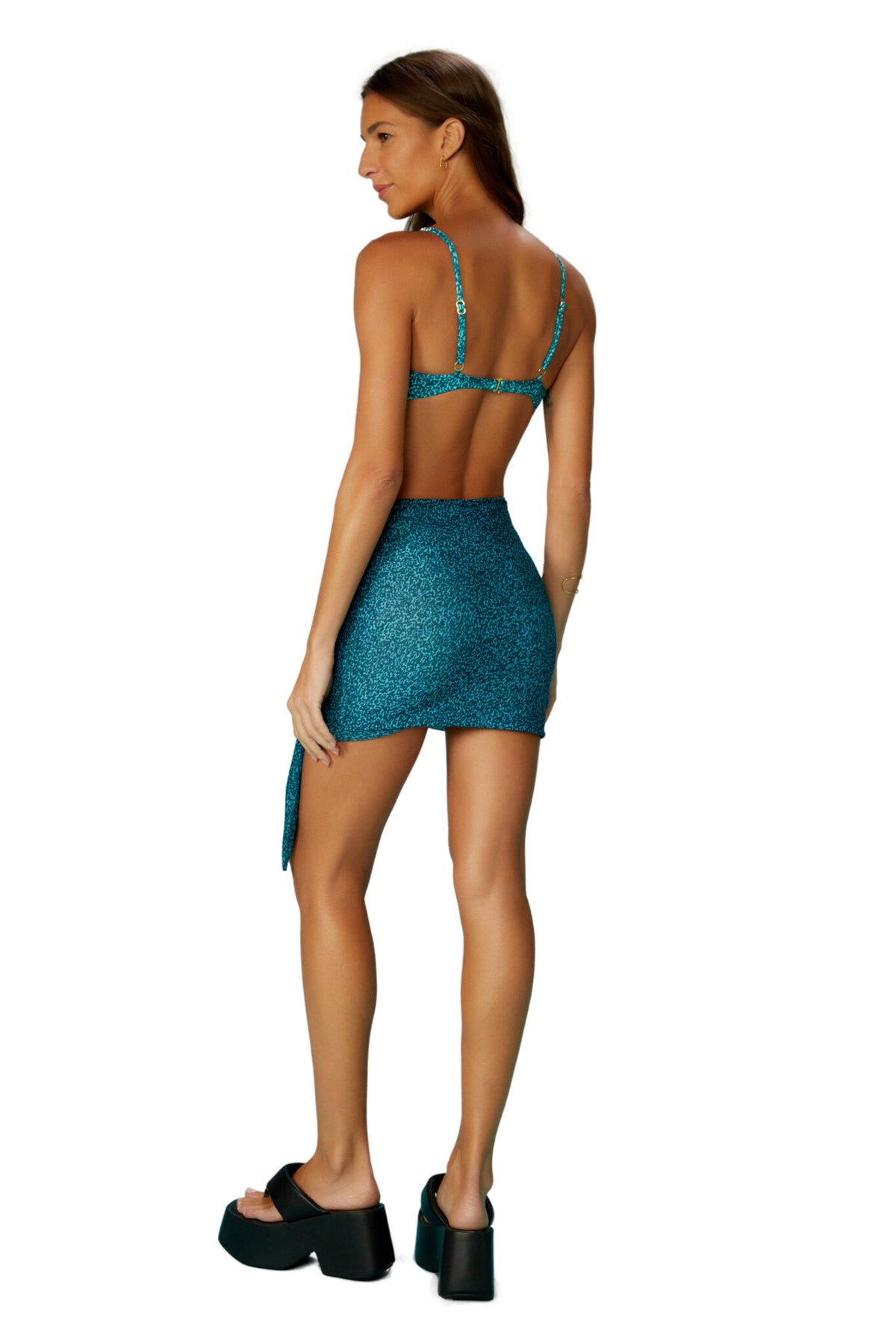 Model Back: Blueman Skirts Mini Saia Tule Acqua