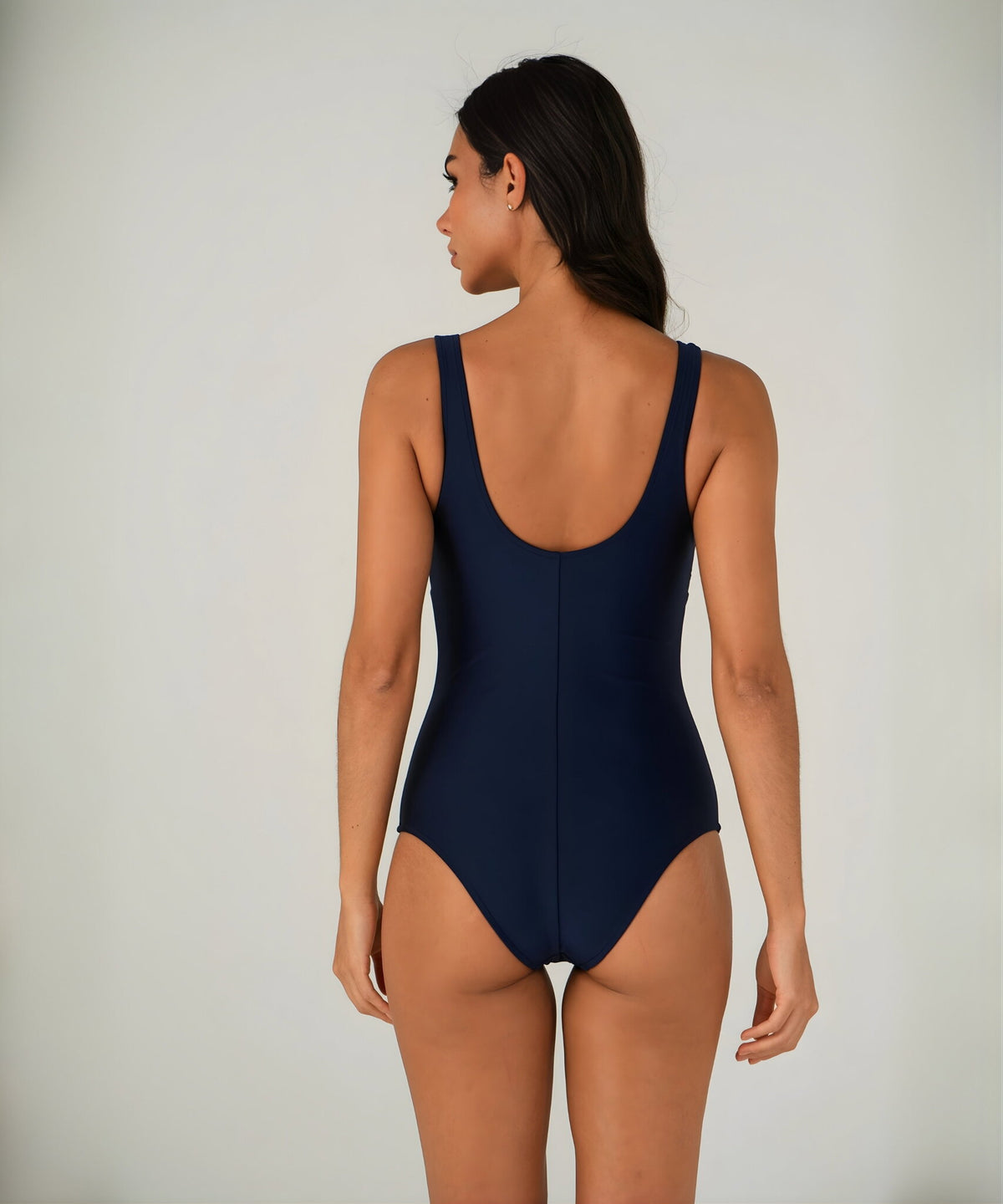 Model Back: Lua Morena One Piece Swimsuits Maio Rio-Preto Lacinho