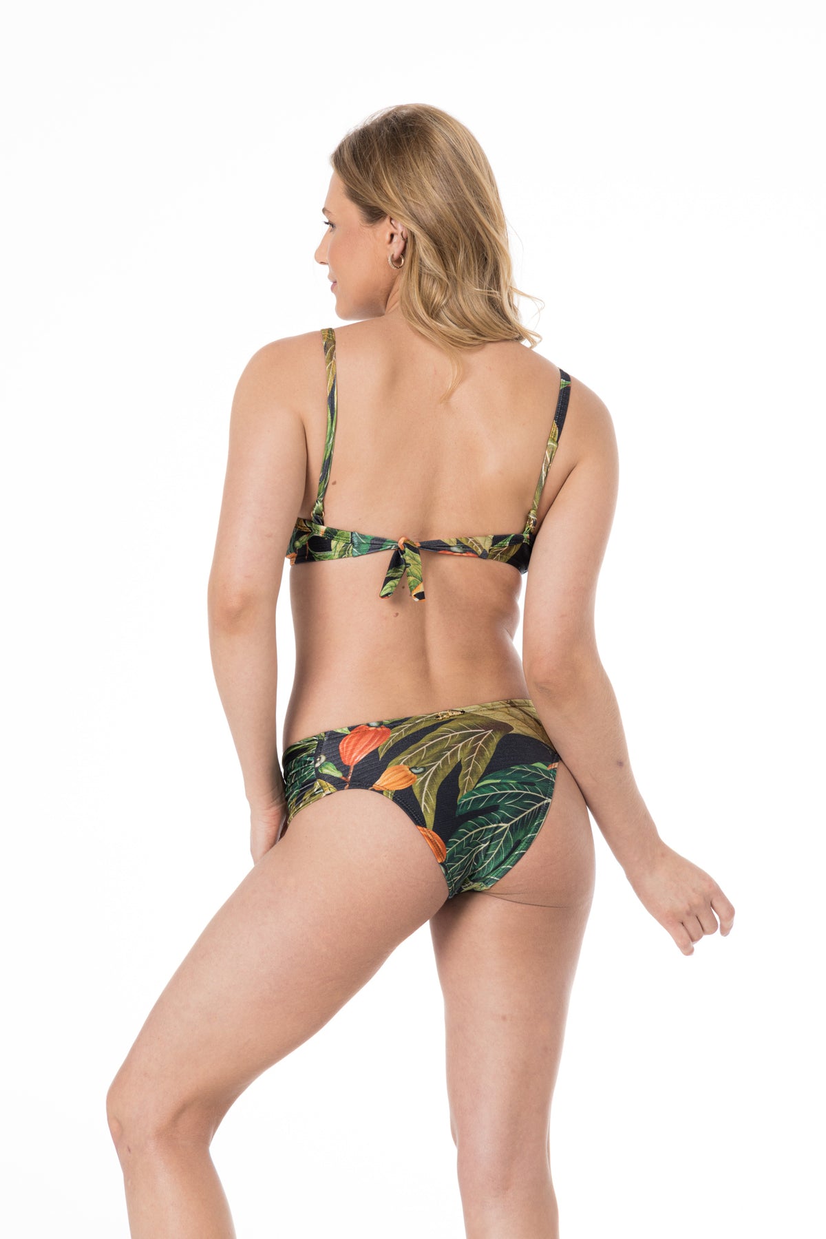 Model Back: Lua Morena Bikini Tops Top No Drapeada Media Caju