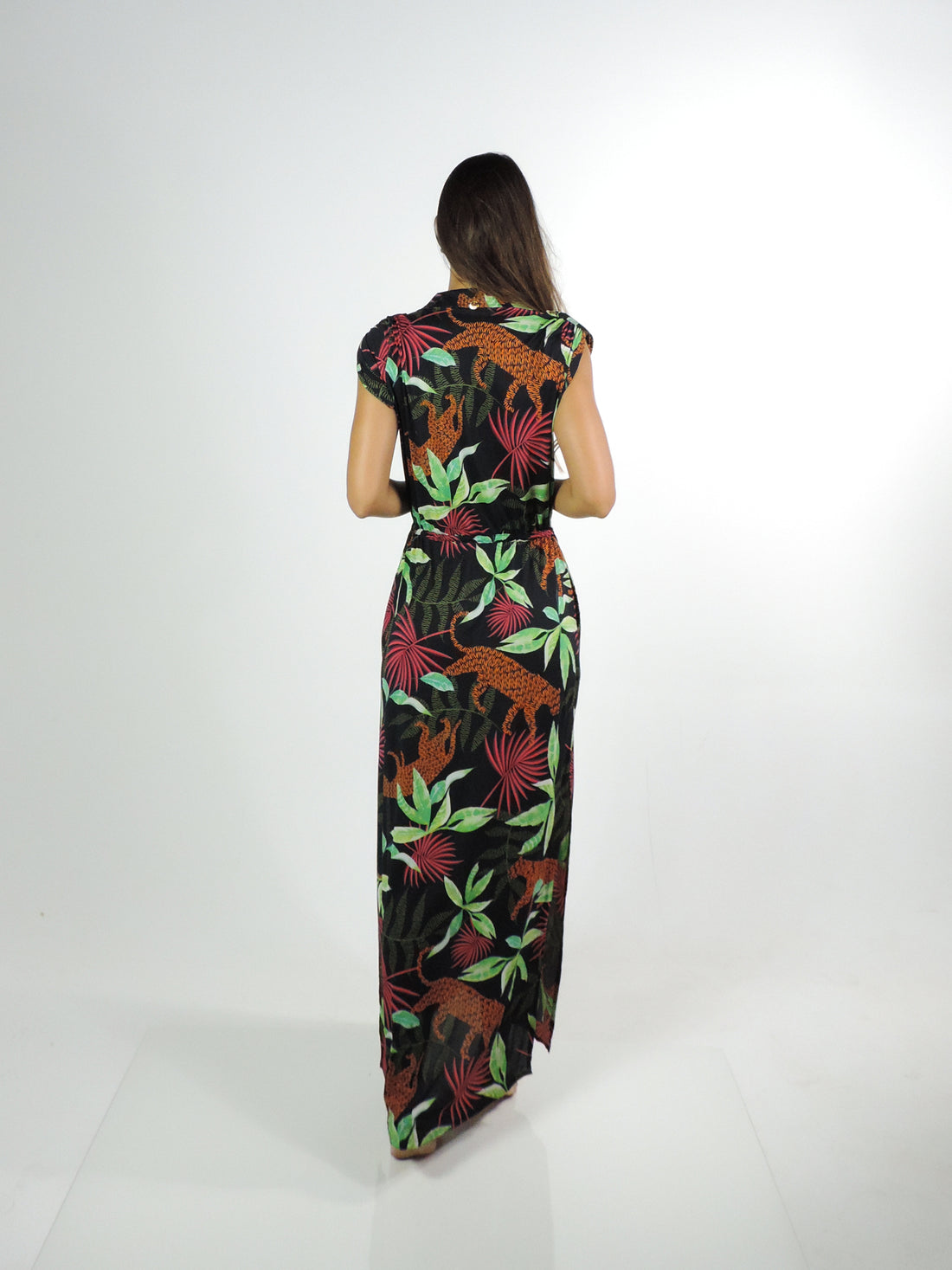 Model Back: La Playa Shirtdress Vestido Chemise Jungle