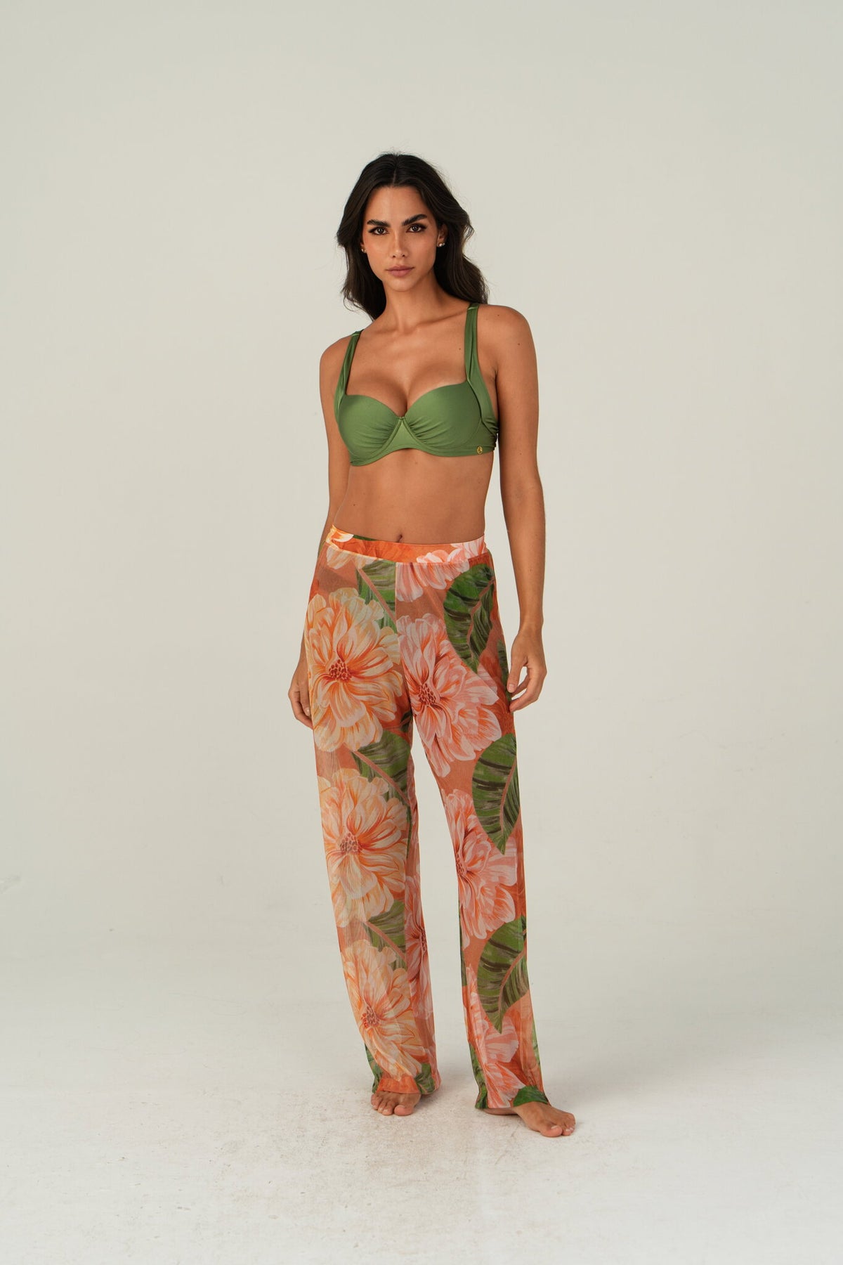 Model Front: Lua Morena Pants Rosa-Silvestre Pants Tule