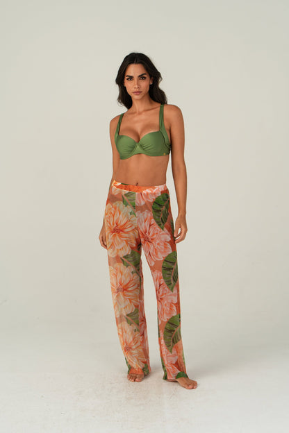 Model Front: Lua Morena Pants Rosa-Silvestre Pants Tule