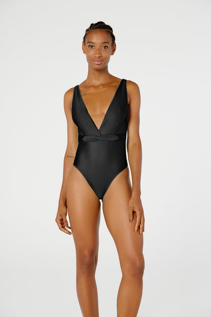 Model Front: Blueman One Piece Swimsuits Maio Ilha Bela Preto