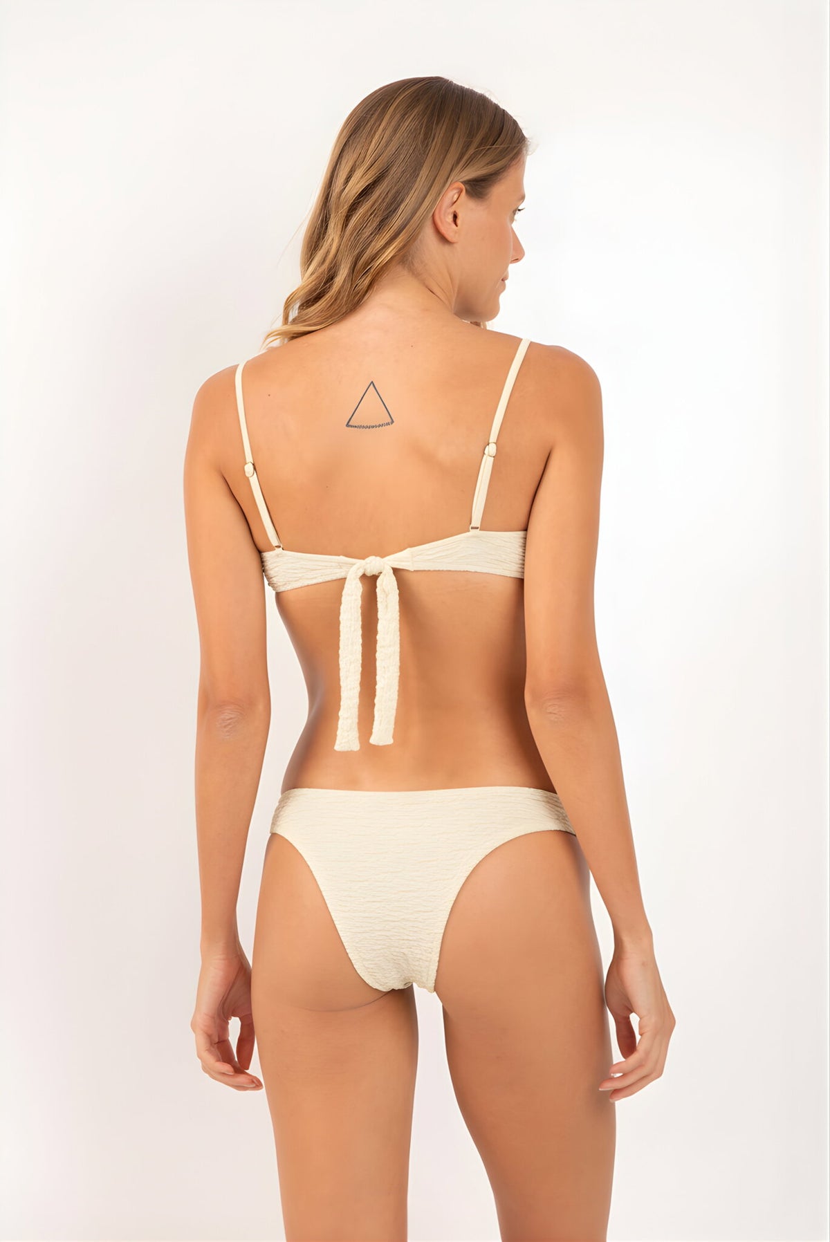 Model Back: Rio De Sol Bikini Tops Top Brisa-Offwhite Juliette
