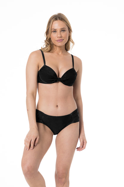 Model Front: Lua Morena Bikini Tops Top No Drapeada Media Liso Preto