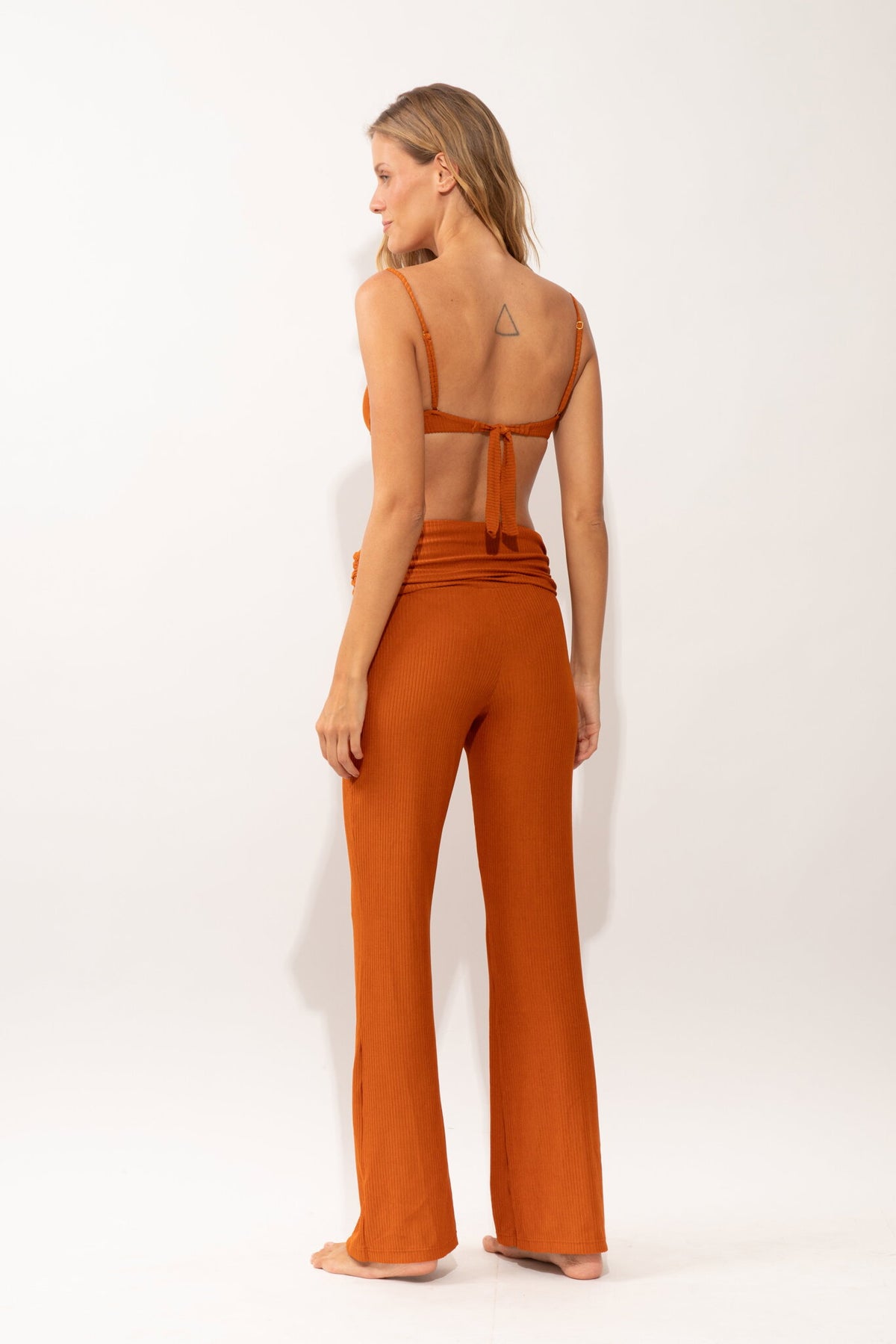 Model Back: Rio De Sol Pants Ferrugo Murana Pants