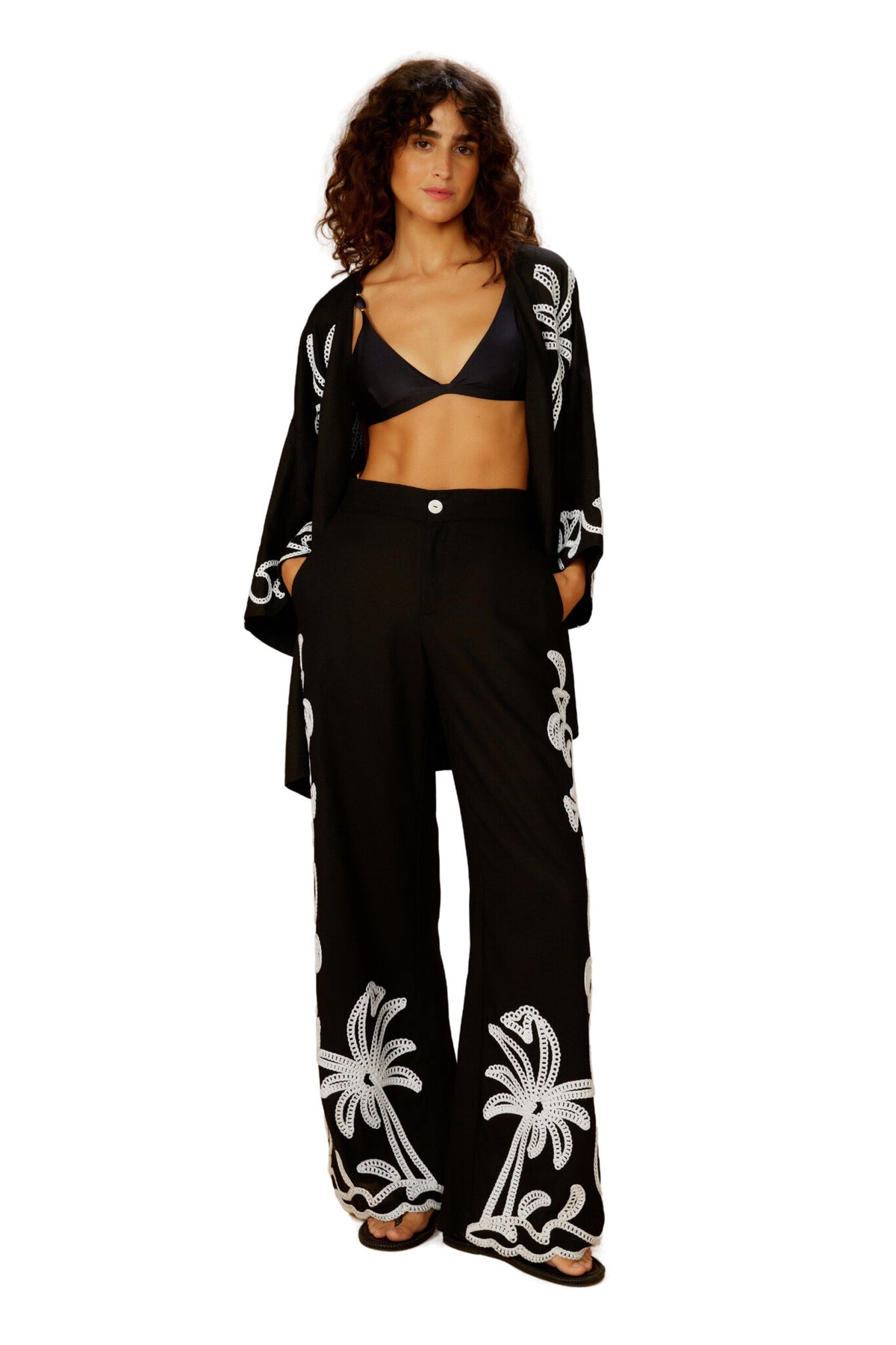 Image 03: Blueman Kaftans And Kimonos Kimono Barrado Preto