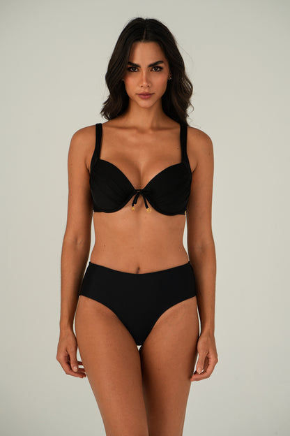 Model Front: Lua Morena Bikini Tops Top Preto Meia-Taca-Larga