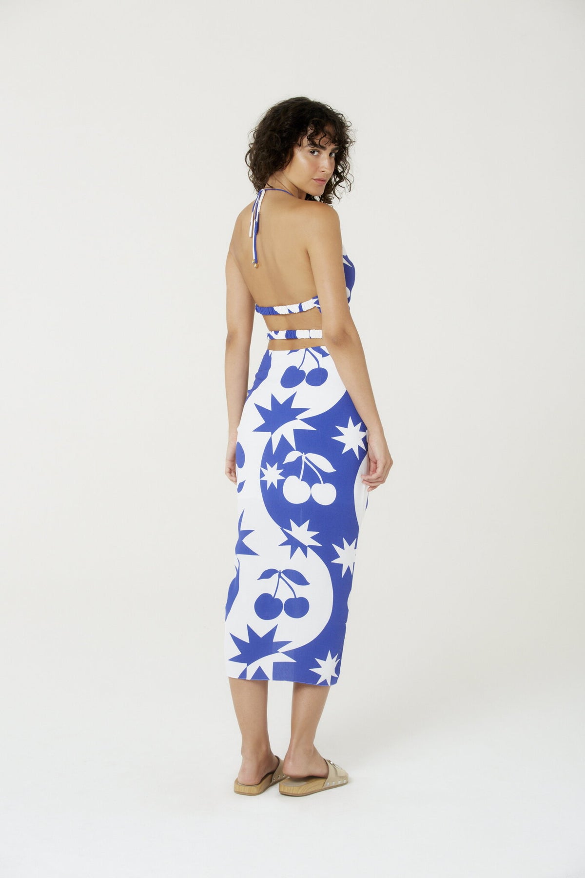 Model Back: Blueman Beach Tops Blusa Top Cropped Degage Cerise