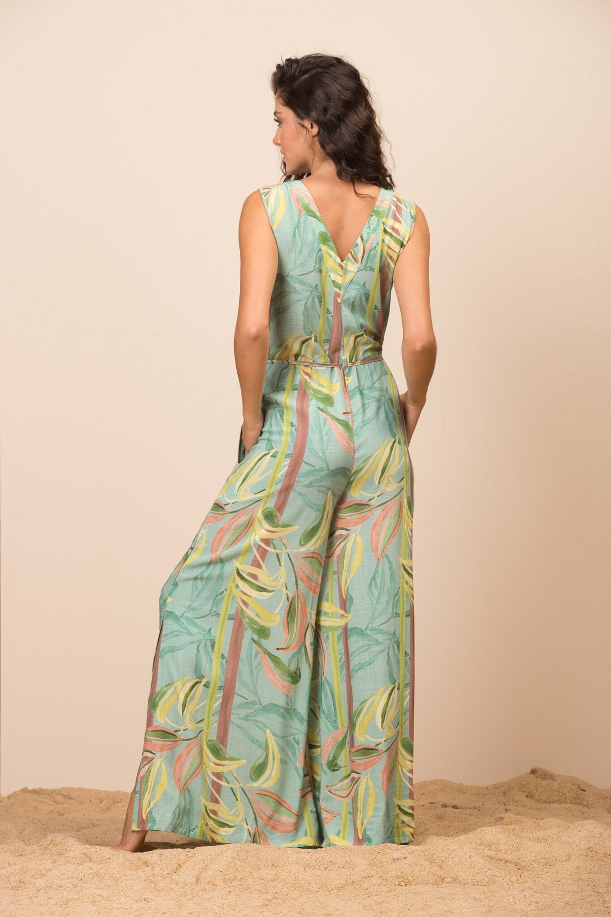 Model Back: La Playa Jumpsuits Macacao Retaga Bambu