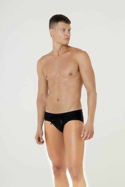 Model Front: Blueman Swim Trunks Sunga Spot Lisa Preto