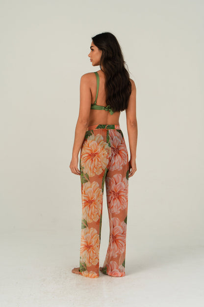 Model Back: Lua Morena Pants Rosa-Silvestre Pants Tule
