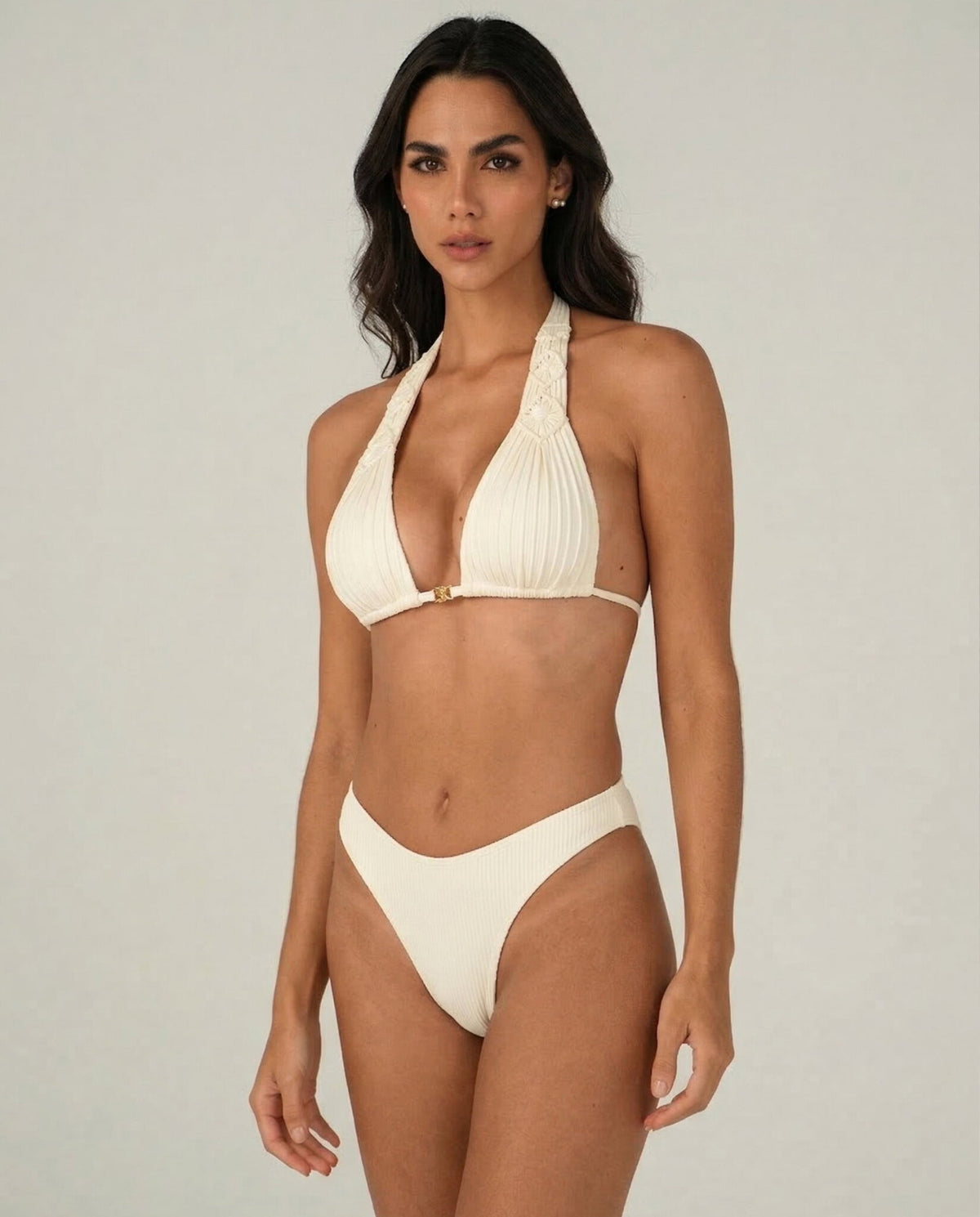 Model Front: Lua Morena Bikini Tops Top Areia Triangulo-Alongado-Macrame