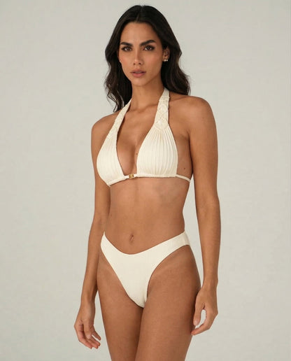 Model Front: Lua Morena Bikini Tops Top Areia Triangulo-Alongado-Macrame