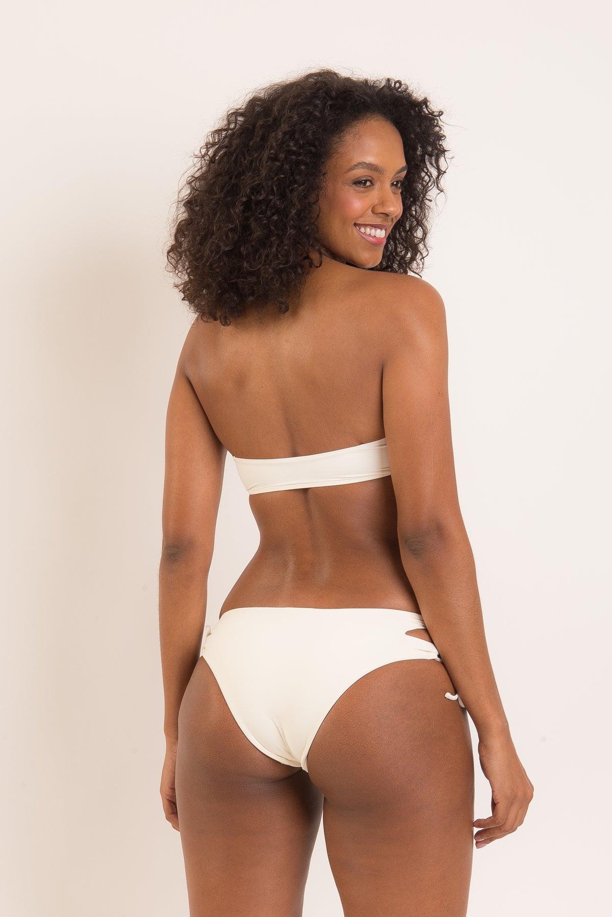 Model Back: Rio De Sol Bikini Bottoms Bottom Off-White Madrid