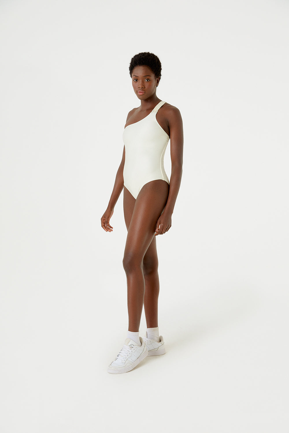 Model Front: Blueman One Piece Swimsuits Maio Viena Liso Off White