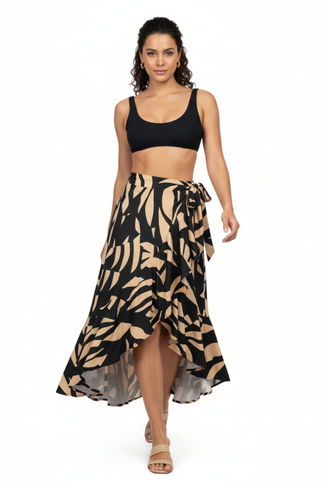 Model Front: Lua Morena Skirts Brisa-Da-Noite Pareo Babado