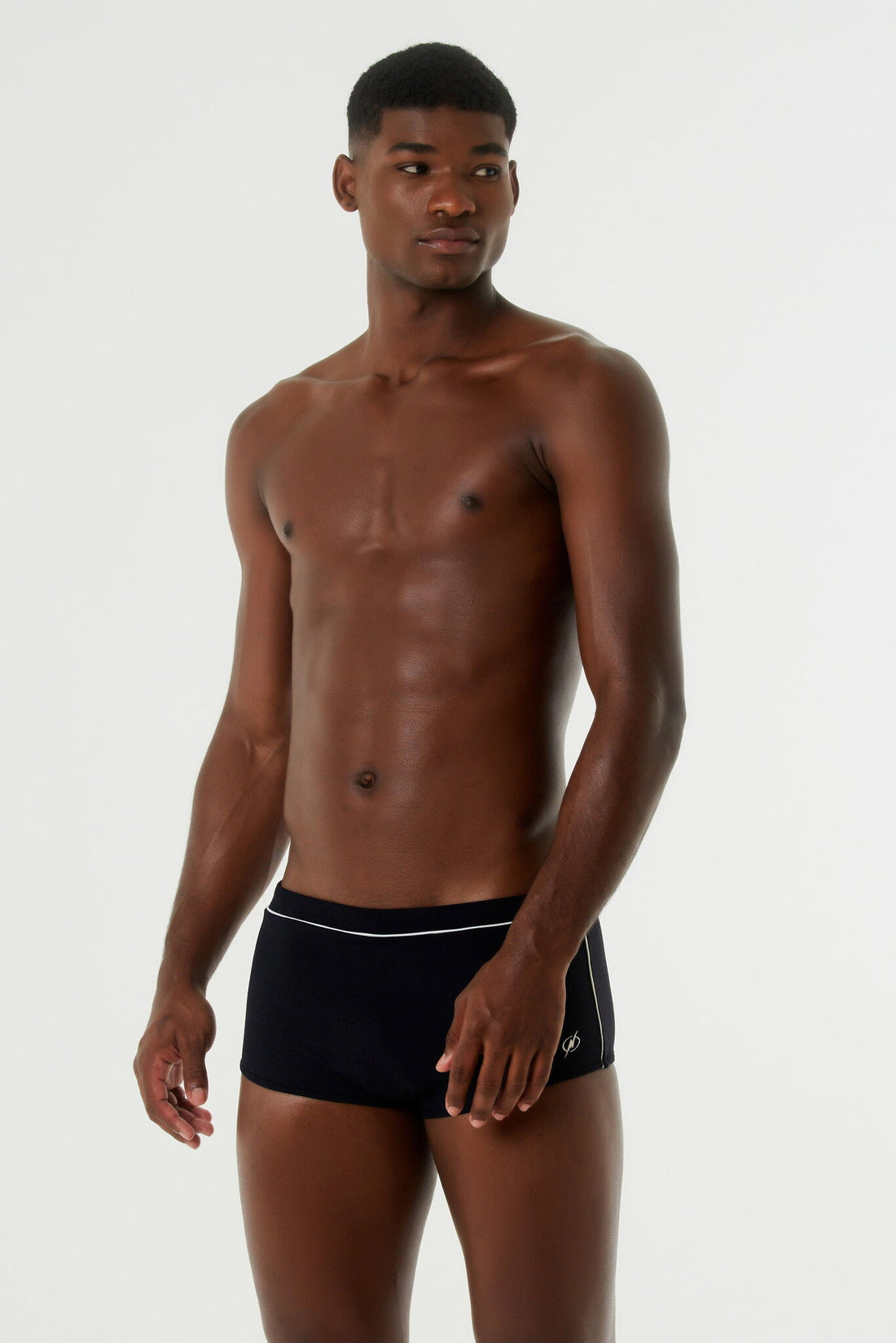 Model Front: Blueman Swim Trunks Sunga Army Cos Santorini Preto