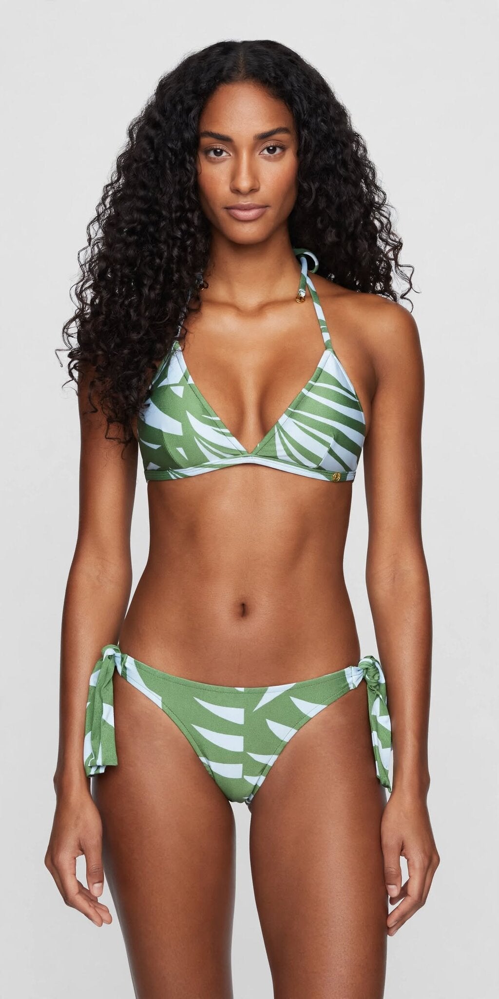 Model Front: Lua Morena Bikini Bottoms Bottom Brisa-Da-Floresta Laco