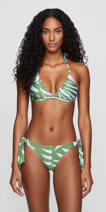 Model Front: Lua Morena Bikini Tops Top Brisa-Da-Floresta Triangulo