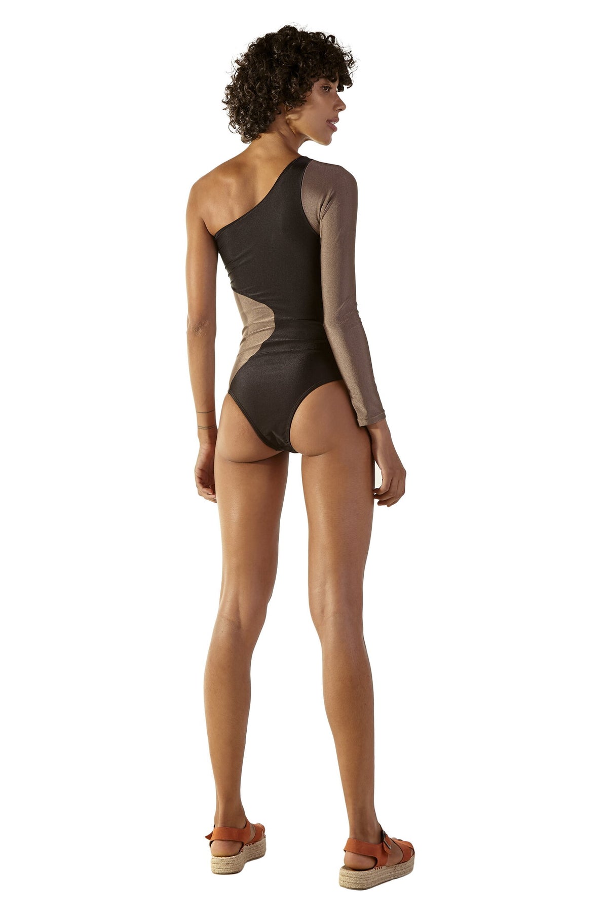 Model Back: Blueman One Piece Swimsuits Ornamento Caramel Preto