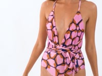 Video: Rio De Sol One Piece Swimsuits Amore-Pink New Vegas