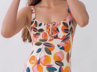 Video: Rio De Sol One Piece Swimsuits Picnic Jennie